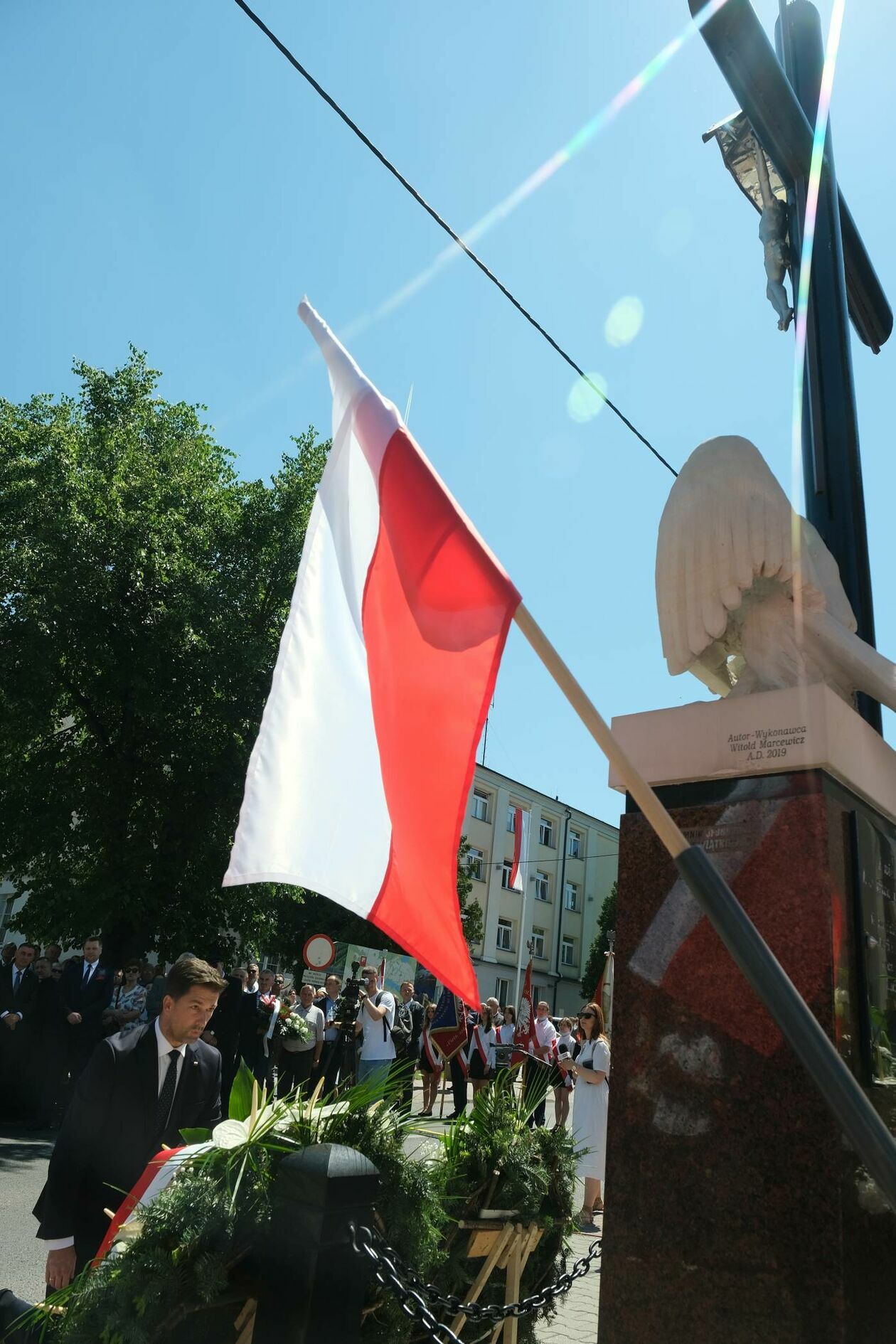  Poświęcenie pomnika śp. prezydenta RP Lecha Kaczyńskiego w Opolu Lubelskim (zdjęcie 1) - Autor: Maciej Kaczanowski