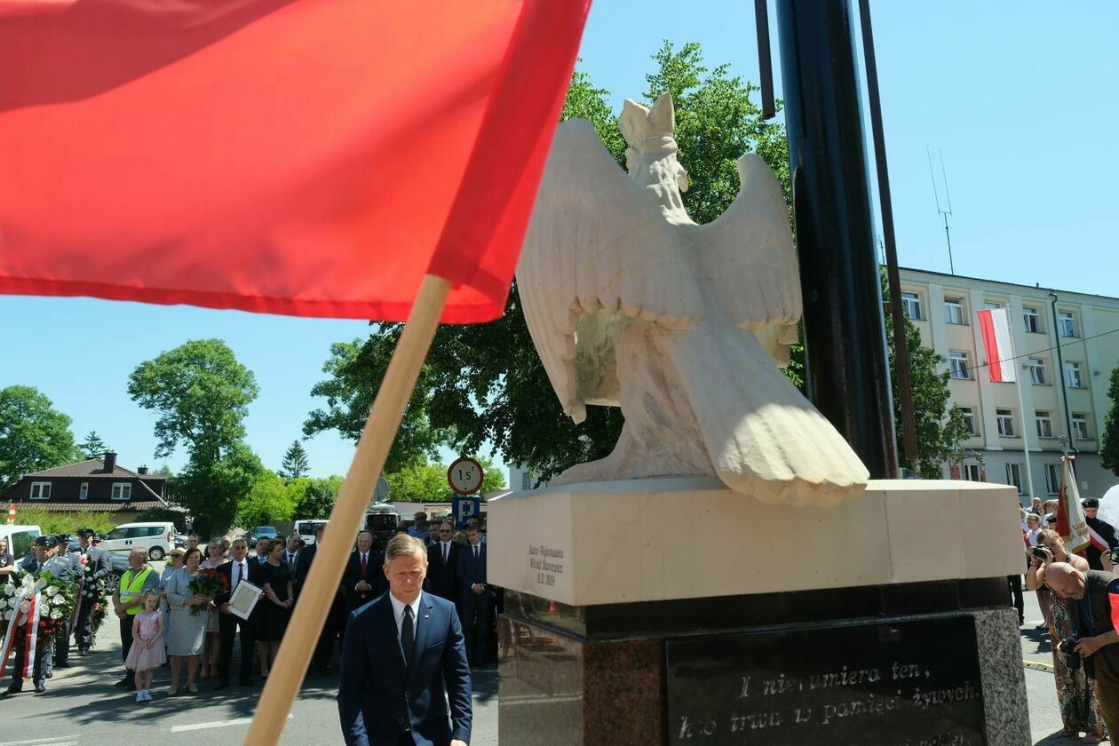  Poświęcenie pomnika śp. prezydenta RP Lecha Kaczyńskiego w Opolu Lubelskim (zdjęcie 1) - Autor: Maciej Kaczanowski