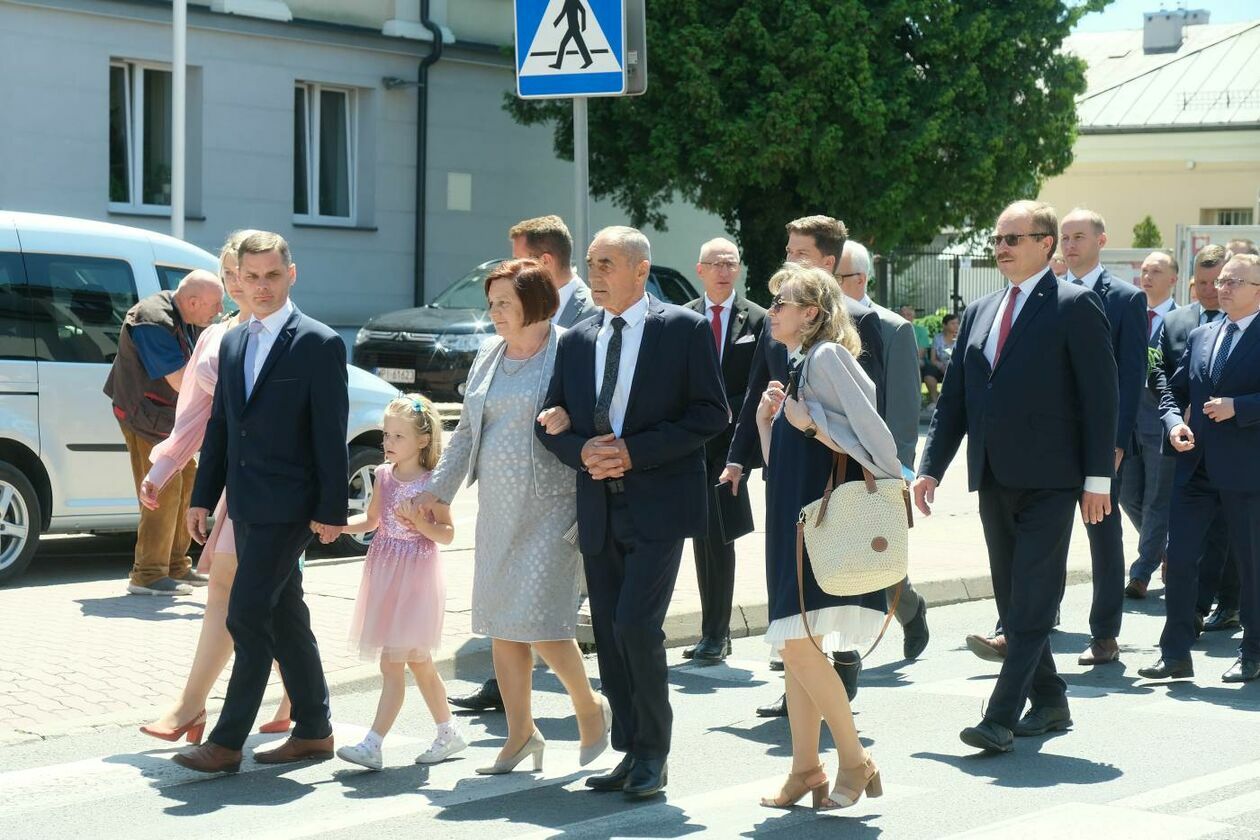  Poświęcenie pomnika śp. prezydenta RP Lecha Kaczyńskiego w Opolu Lubelskim (zdjęcie 1) - Autor: Maciej Kaczanowski