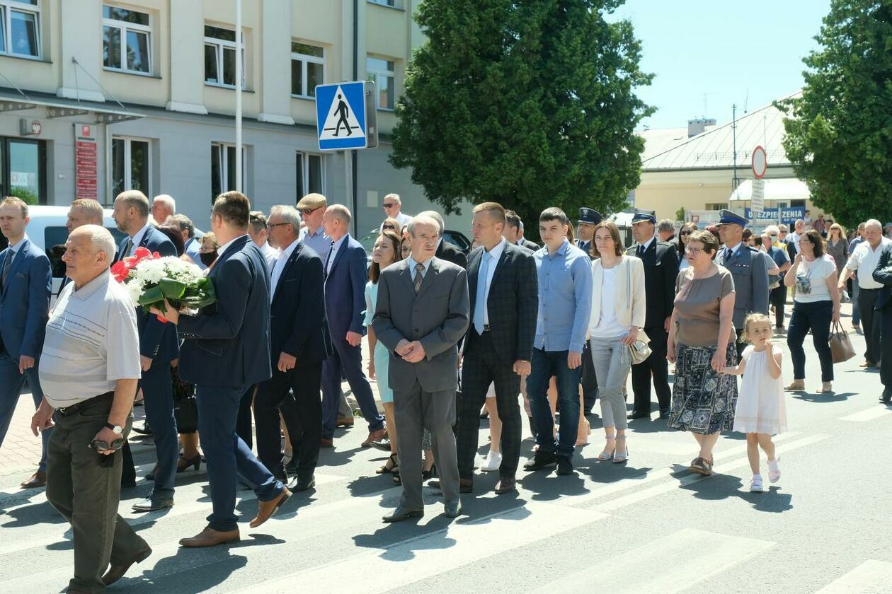  Poświęcenie pomnika śp. prezydenta RP Lecha Kaczyńskiego w Opolu Lubelskim (zdjęcie 1) - Autor: Maciej Kaczanowski