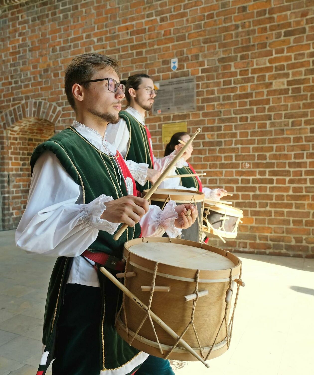  IV Międzynarodowy Festiwal Renesansu korowód (zdjęcie 1) - Autor: Maciej Kaczanowski