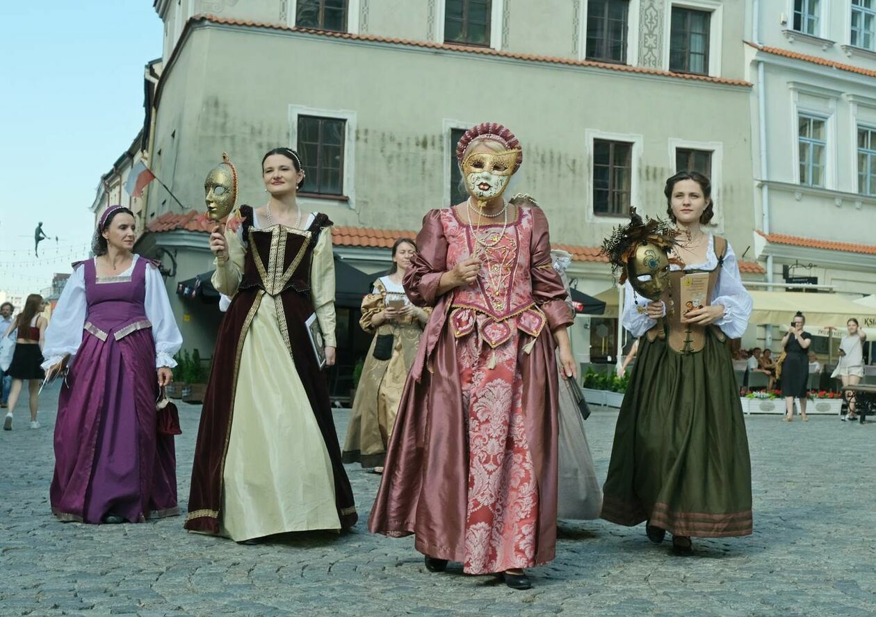  IV Międzynarodowy Festiwal Renesansu korowód (zdjęcie 1) - Autor: Maciej Kaczanowski