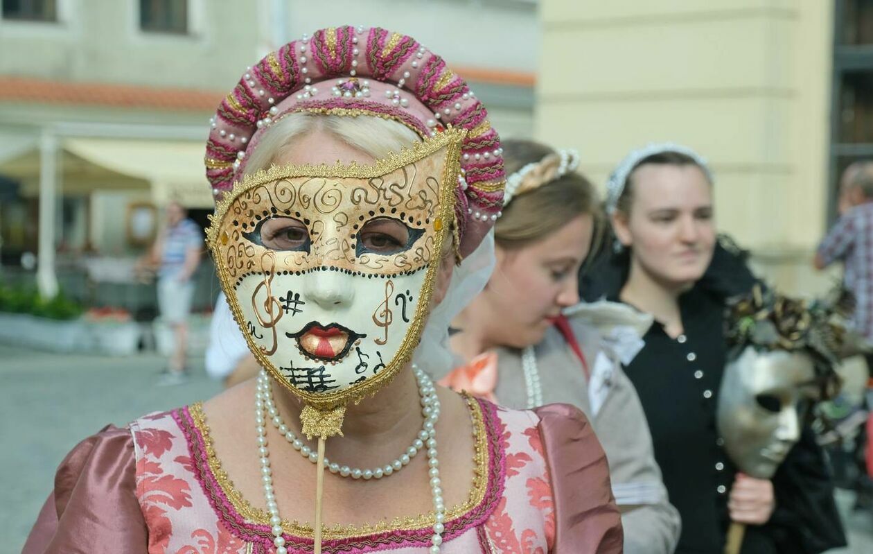  IV Międzynarodowy Festiwal Renesansu korowód (zdjęcie 1) - Autor: Maciej Kaczanowski