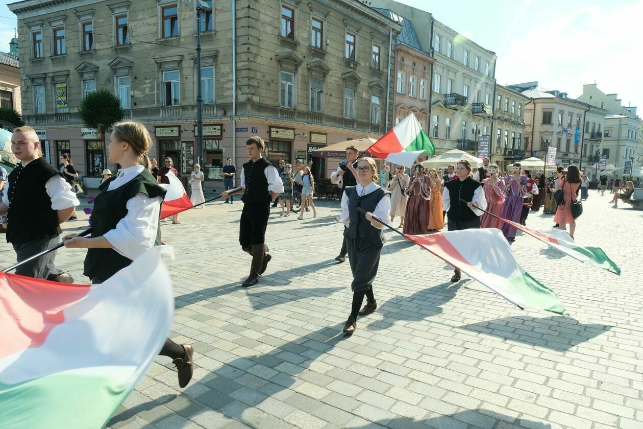  IV Międzynarodowy Festiwal Renesansu korowód (zdjęcie 1) - Autor: Maciej Kaczanowski