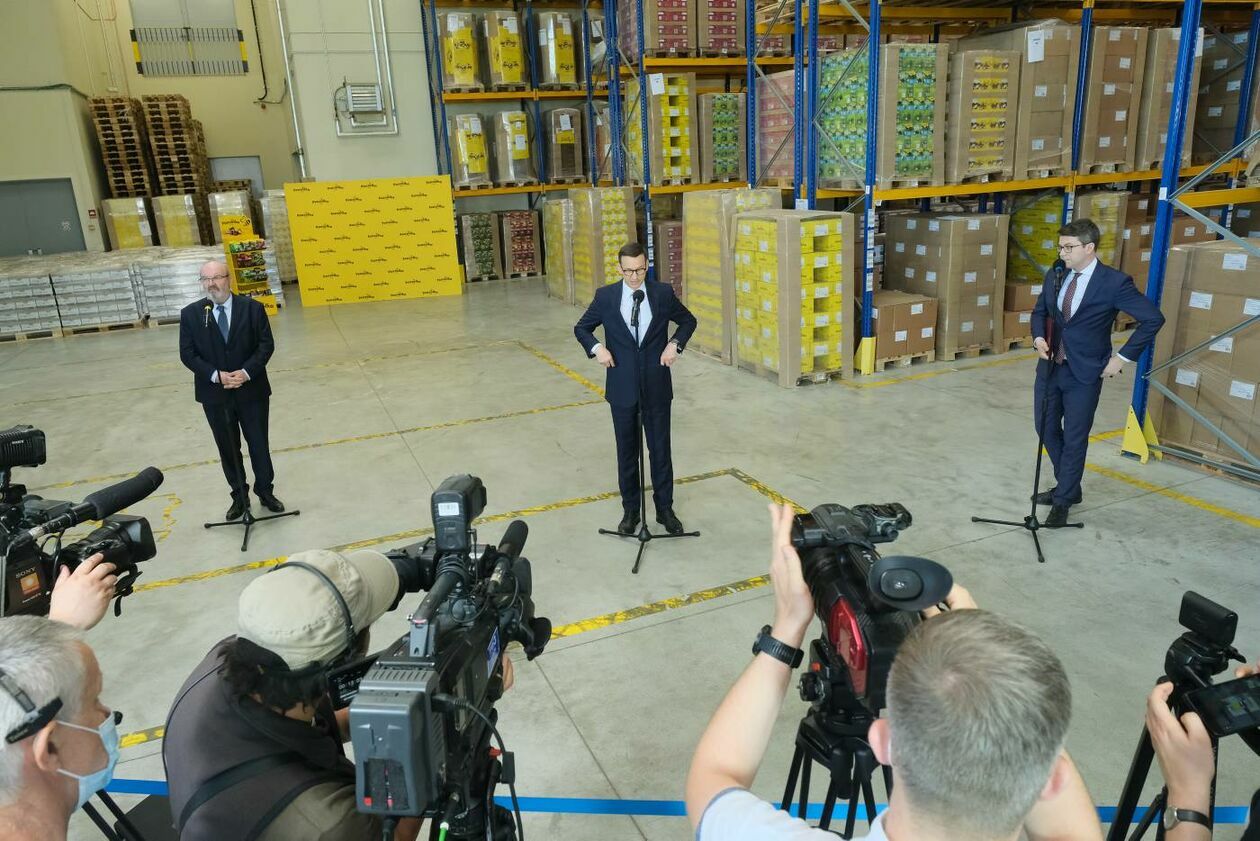  Premier Mateusz Morawiecki w Fabryce Cukierków Pszczółka (zdjęcie 12) - Autor: Maciej Kaczanowski