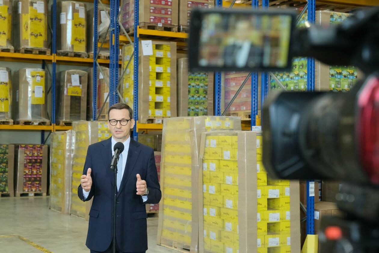  Premier Mateusz Morawiecki w Fabryce Cukierków Pszczółka (zdjęcie 11) - Autor: Maciej Kaczanowski
