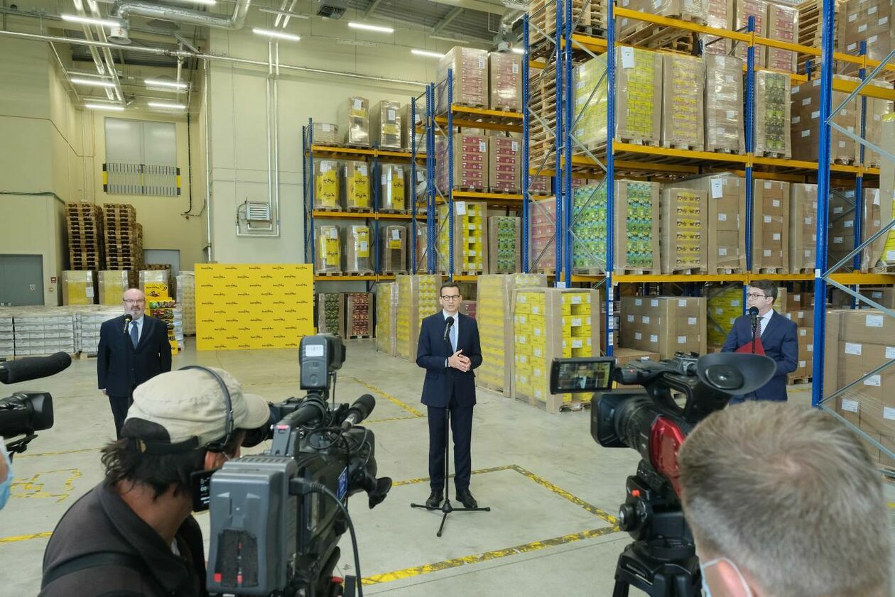  Premier Mateusz Morawiecki w Fabryce Cukierków Pszczółka (zdjęcie 10) - Autor: Maciej Kaczanowski