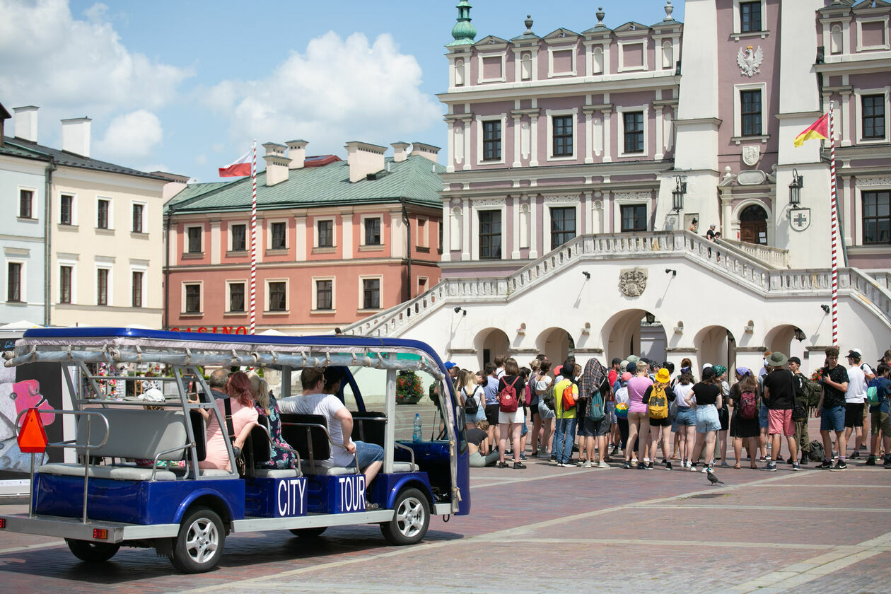  Tłumy turystów w Zamościu (zdjęcie 10) - Autor: Kazimierz Chmiel