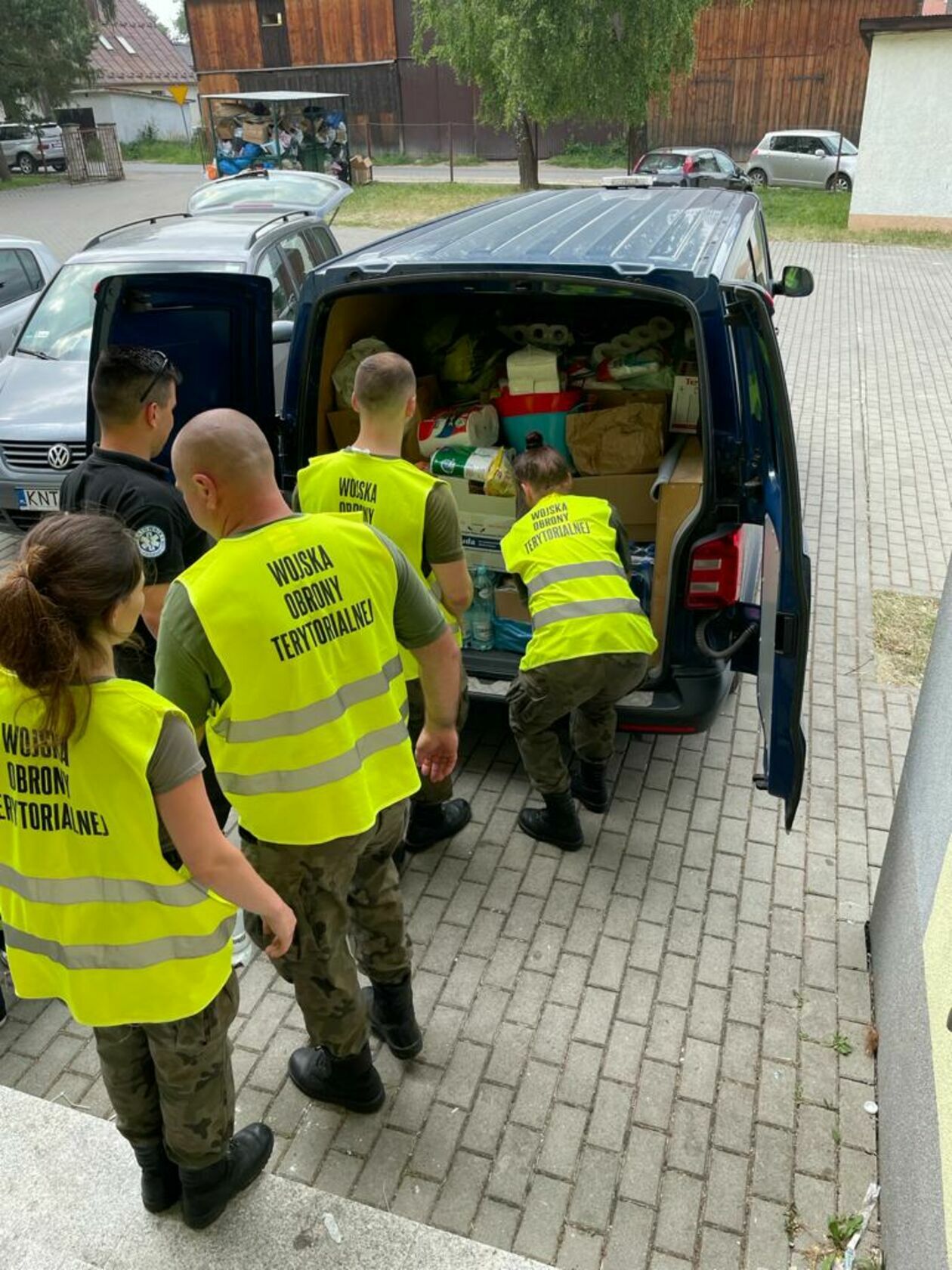  Transport darów z Kraśnika dotarł do Nowej Białej  (zdjęcie 6) - Autor: Miejska OSP Kraśnik