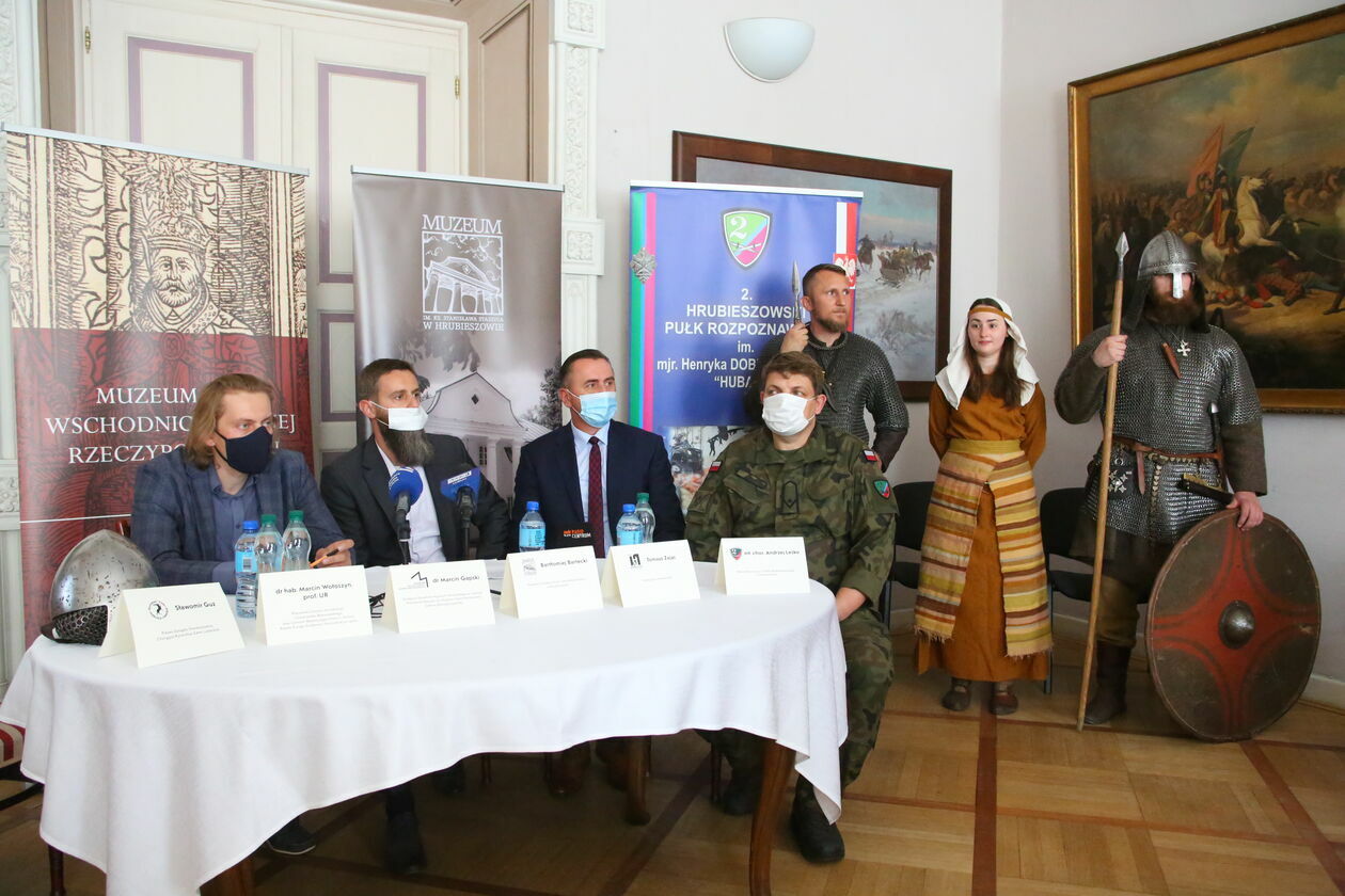  Konferencja pasowa zapowiadająca rekonstrukcję bitwy (zdjęcie 1) - Autor: Piotr Michalski