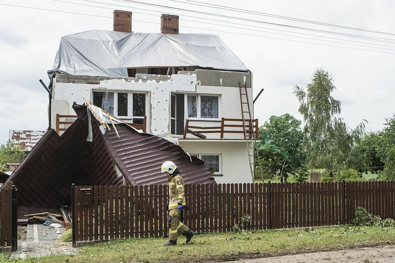  Zniszczenia po burzy. Gmina Łaziska i Wilków (zdjęcie 13) - Autor: Jacek Szydłowski