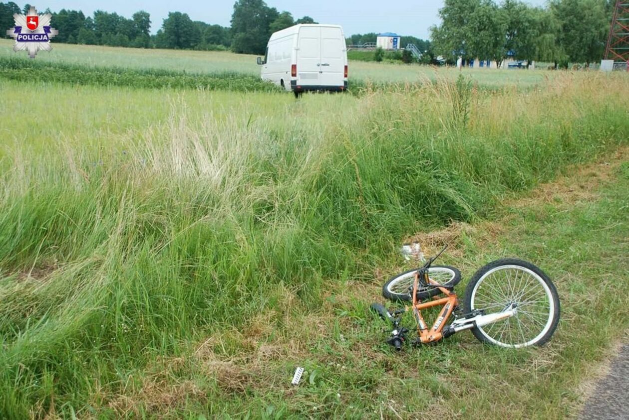  Kąkolewnica. Samochód dostawczy potrącił rowerzystę (zdjęcie 1) - Autor: Policja