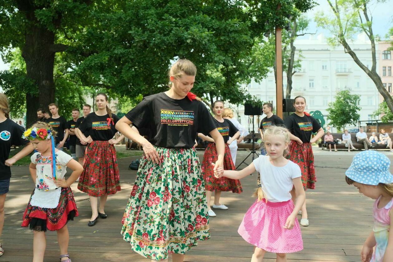  Międzynarodowe Spotkania Folklorystyczne: nauka tańców ludowych (zdjęcie 22) - Autor: Maciej Kaczanowski