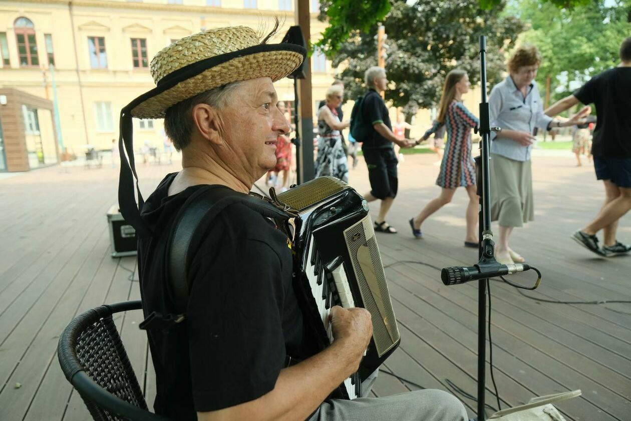  Międzynarodowe Spotkania Folklorystyczne: nauka tańców ludowych (zdjęcie 16) - Autor: Maciej Kaczanowski