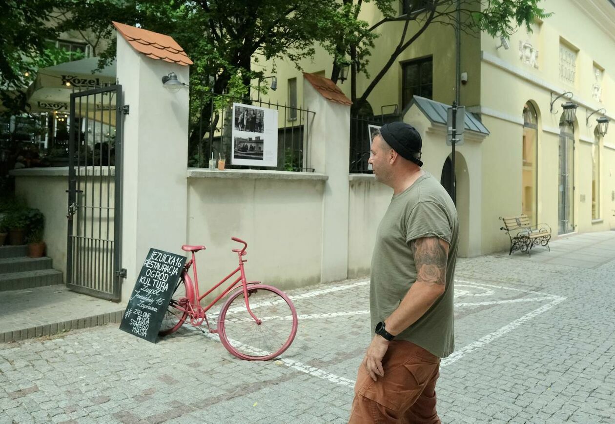  Aktor Tomasz Karolak pomaga w lubelskiej restauracji  - Autor: Maciej Kaczanowski