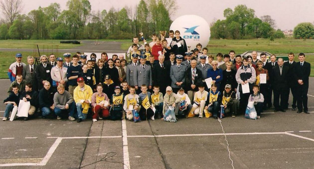  <p>Eliminacja strefowa Wojew&oacute;dzkiego Finału Turnieju BRD dla szk&oacute;ł podstawowych i gimnazjalnych na biłgorajskim autodromie w 2002 roku</p>