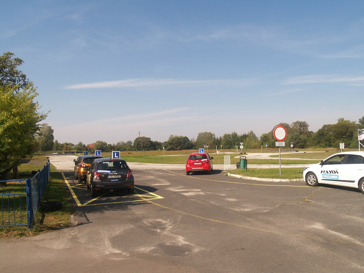  <p>Biłgorajski autodrom był z powodzeniem wykorzystywany jako ośrodek egzaminacyjny kierowc&oacute;w przez WORD Zamość Oddział Terenowy w Biłgoraju</p>
