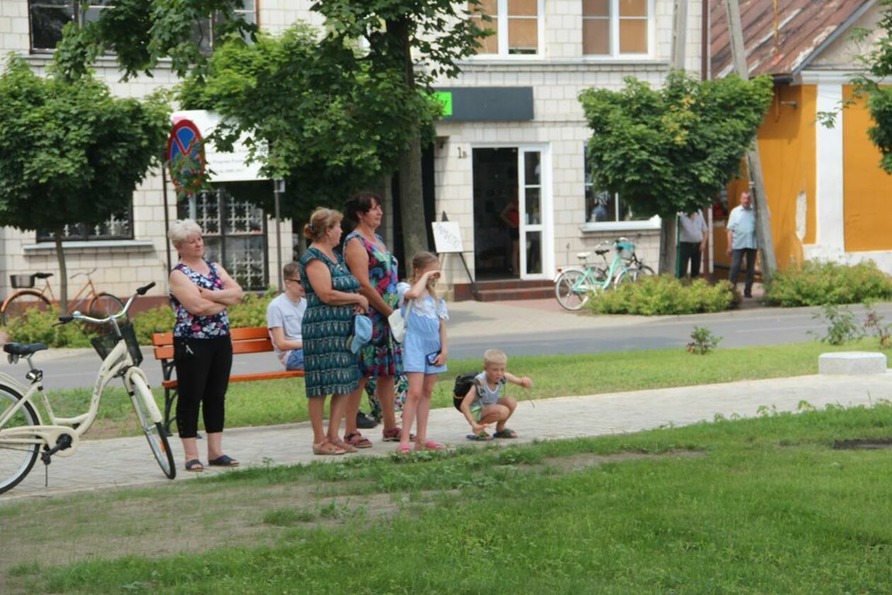  Oficjalne otwarcie skweru w Janowie Podlaskim  (zdjęcie 11) - Autor: Ewelina Burda