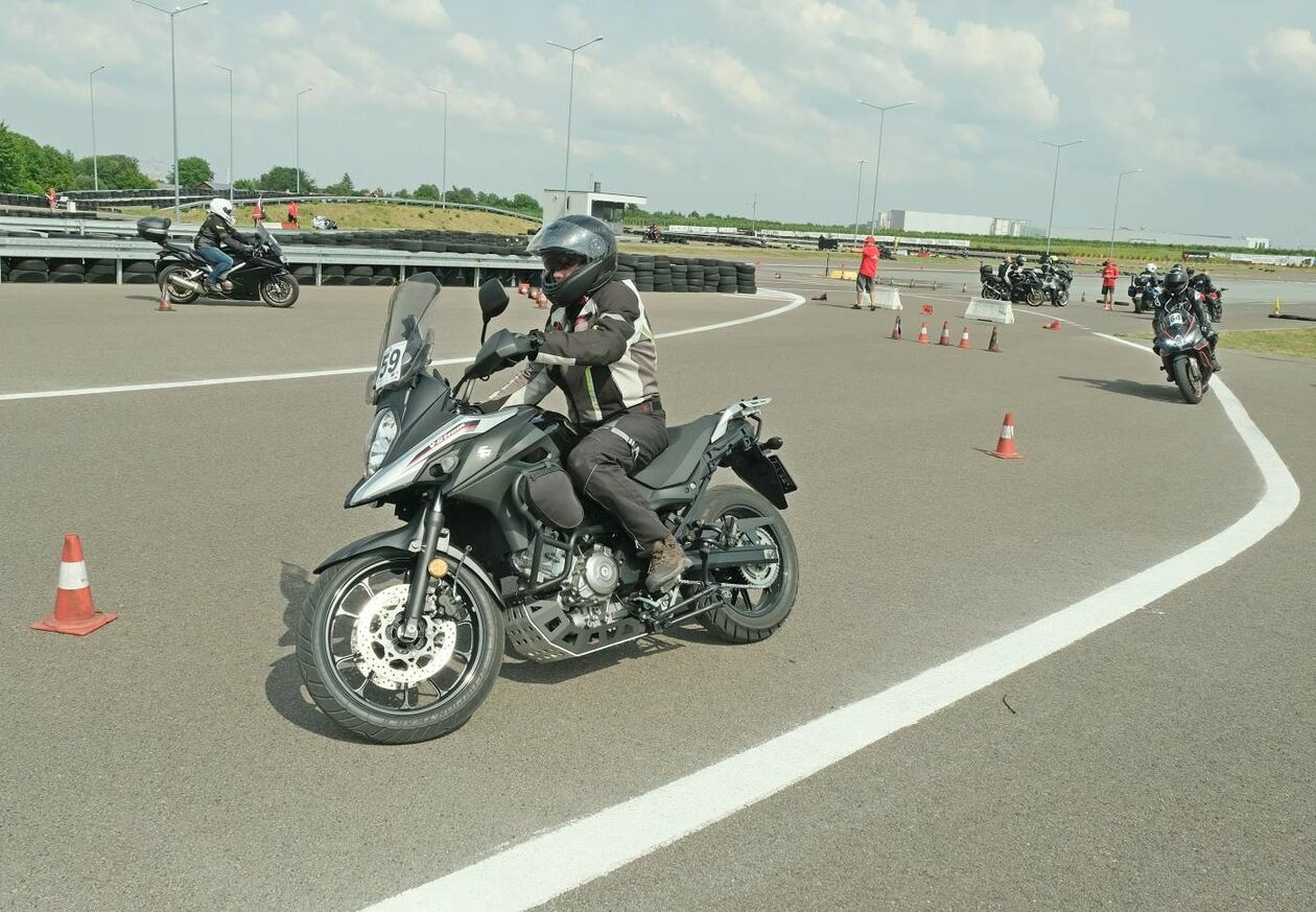  Szkolenie dla motocyklistów w Ośrodku Doskonalenia Techniki Jazdy (zdjęcie 8) - Autor: Maciej Kaczanowski