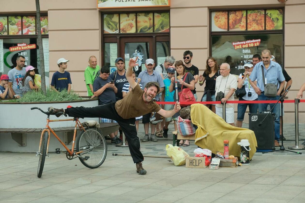  Carnaval Sztukmistrzów: pokazy Che Cirque, Velocimanes Associes i Juriy Longhi (zdjęcie 19) - Autor: Maciej Kaczanowski