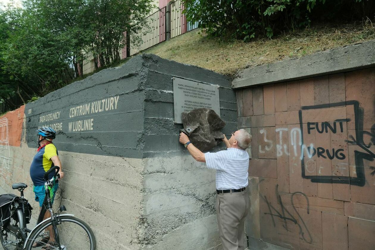  Odsłonięcie muralu przy ul. Mełgiewskiej  (zdjęcie 25) - Autor: Maciej Kaczanowski
