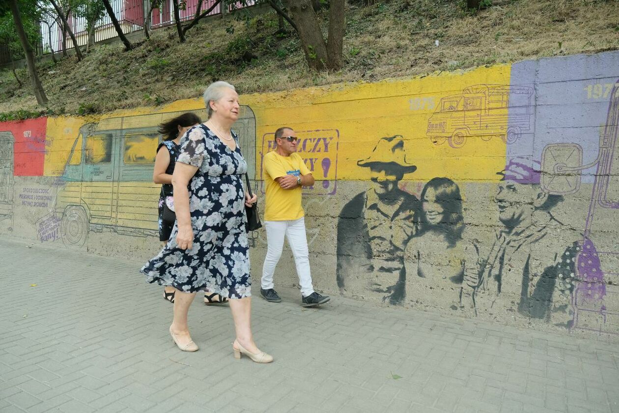  Odsłonięcie muralu przy ul. Mełgiewskiej  (zdjęcie 14) - Autor: Maciej Kaczanowski