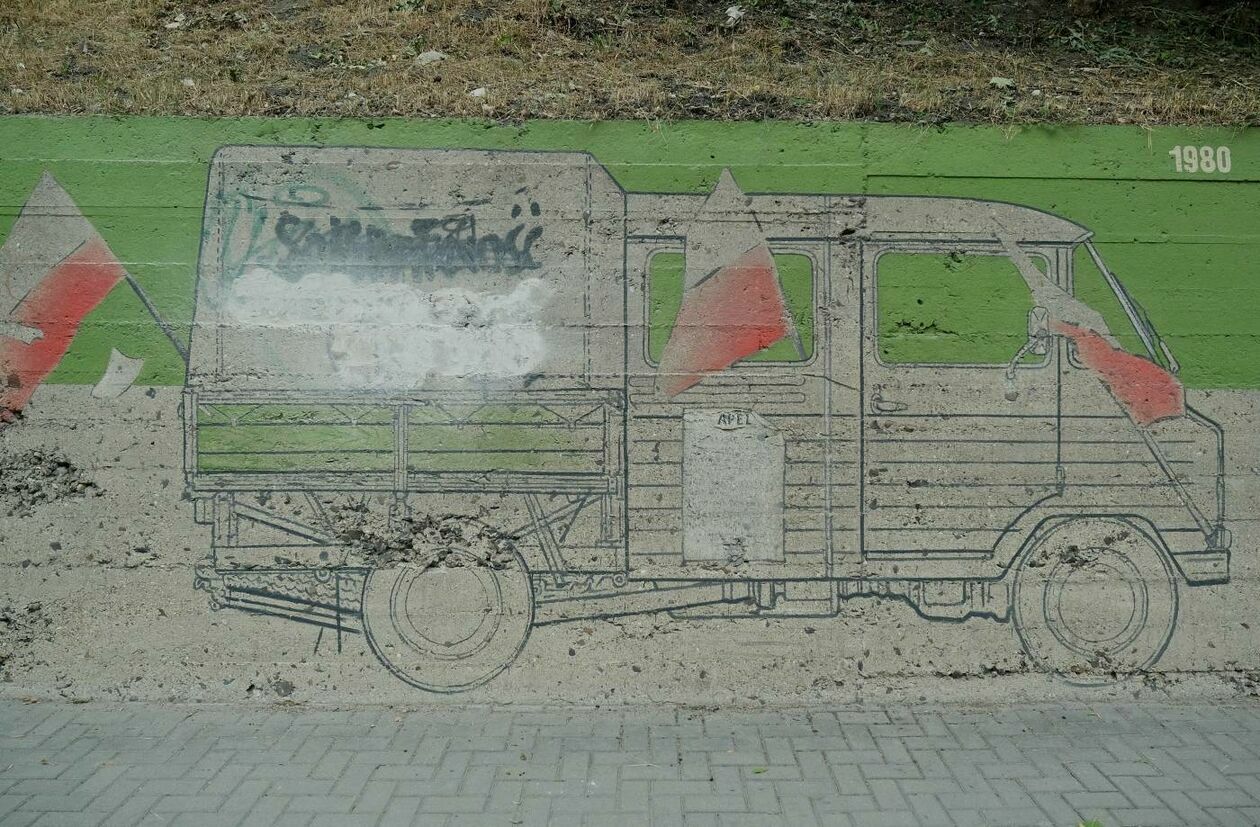  Odsłonięcie muralu przy ul. Mełgiewskiej  (zdjęcie 2) - Autor: Maciej Kaczanowski