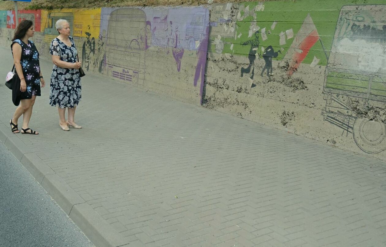  Odsłonięcie muralu przy ul. Mełgiewskiej  (zdjęcie 3) - Autor: Maciej Kaczanowski