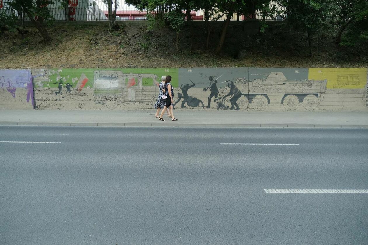  Odsłonięcie muralu przy ul. Mełgiewskiej  (zdjęcie 4) - Autor: Maciej Kaczanowski
