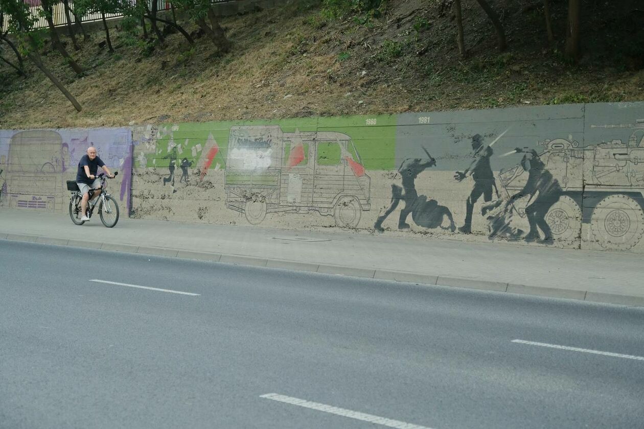  Odsłonięcie muralu przy ul. Mełgiewskiej  (zdjęcie 6) - Autor: Maciej Kaczanowski