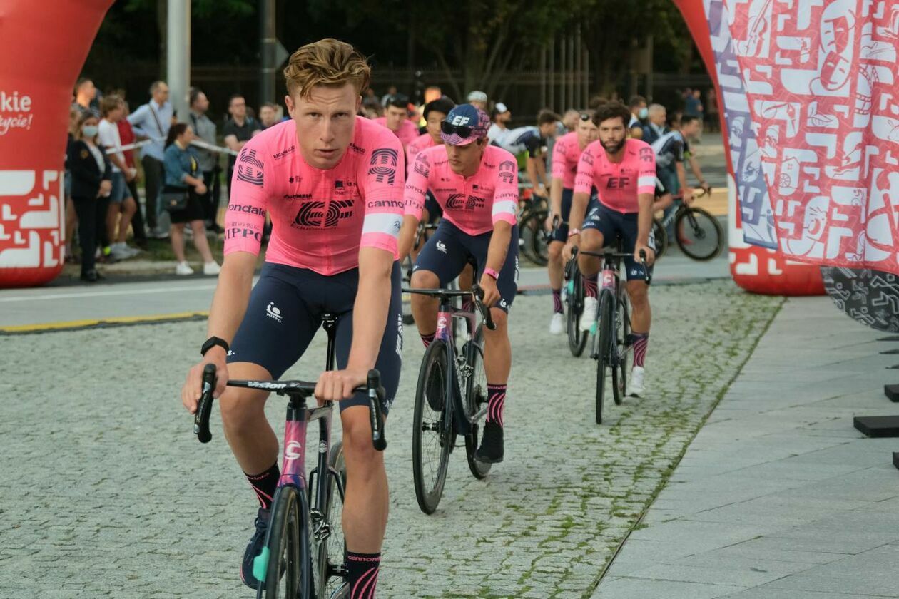  Prezentacja ekip uczestniczących w wyścigu kolarskim Tour de Pologne (zdjęcie 29) - Autor: Maciej Kaczanowski