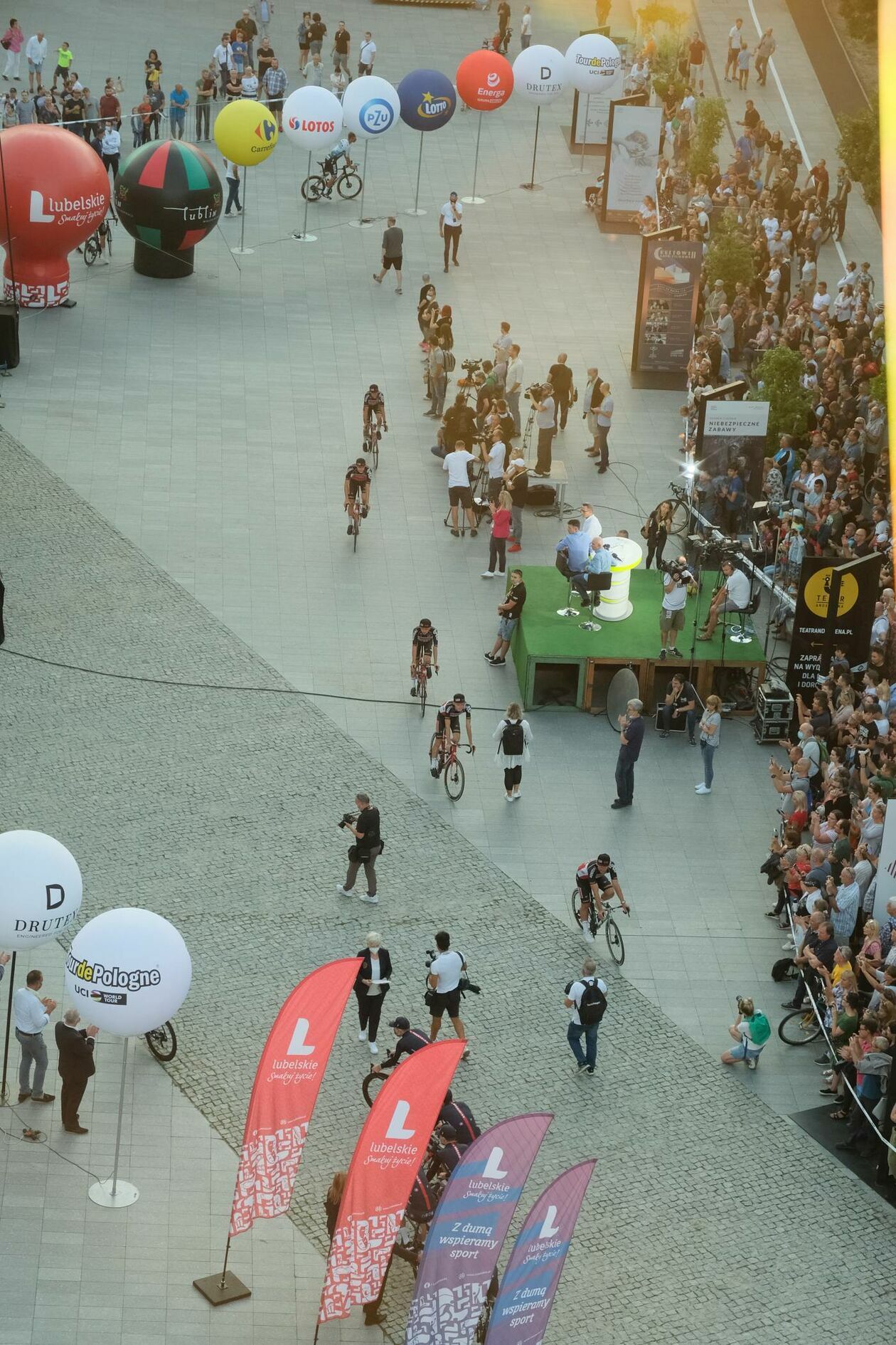  Prezentacja ekip uczestniczących w wyścigu kolarskim Tour de Pologne (zdjęcie 57) - Autor: Maciej Kaczanowski