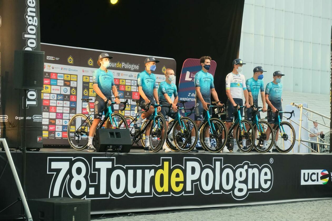  Prezentacja ekip uczestniczących w wyścigu kolarskim Tour de Pologne (zdjęcie 15) - Autor: Maciej Kaczanowski