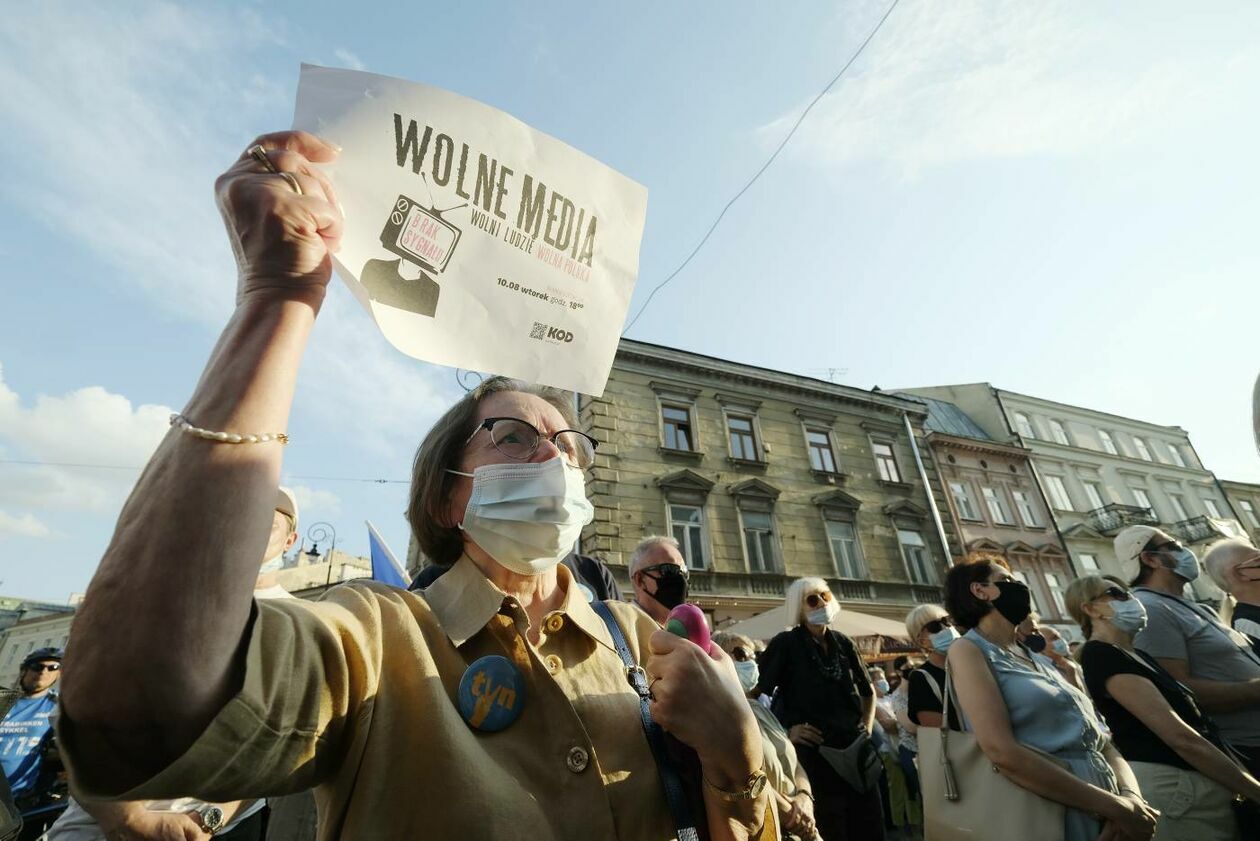  Demonstracja KOD w obronie wolnych mediów (zdjęcie 20) - Autor: Maciej Kaczanowski