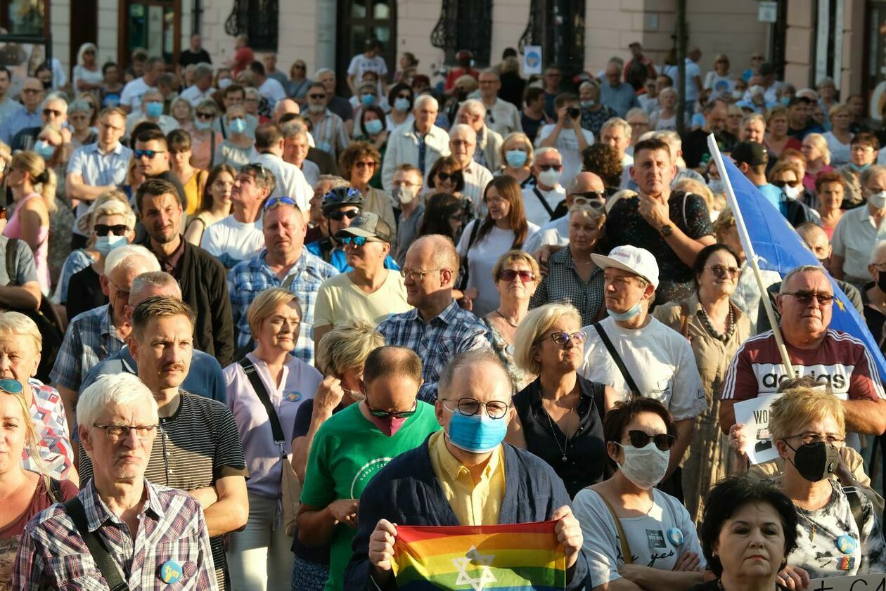  Demonstracja KOD w obronie wolnych mediów (zdjęcie 15) - Autor: Maciej Kaczanowski