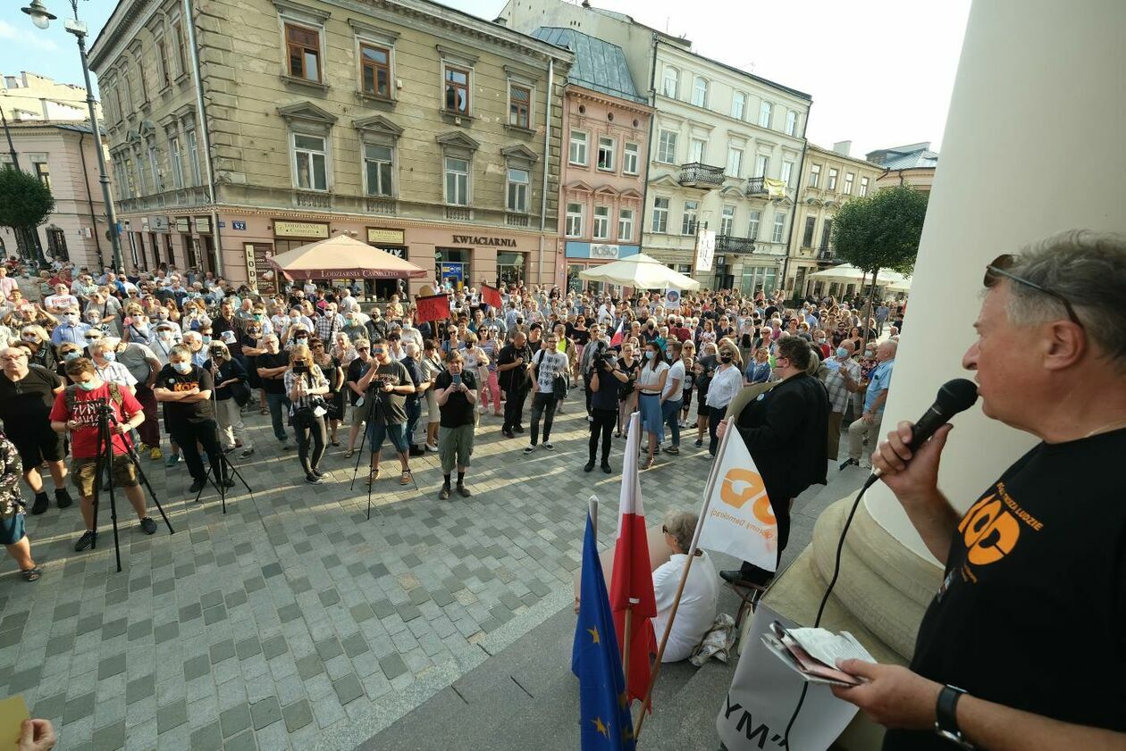  Demonstracja KOD w obronie wolnych mediów (zdjęcie 11) - Autor: Maciej Kaczanowski