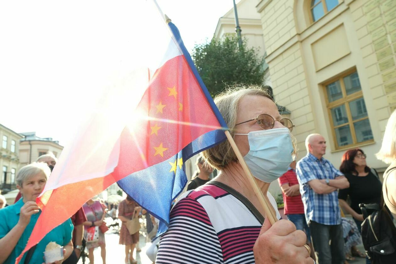  Demonstracja KOD w obronie wolnych mediów (zdjęcie 10) - Autor: Maciej Kaczanowski
