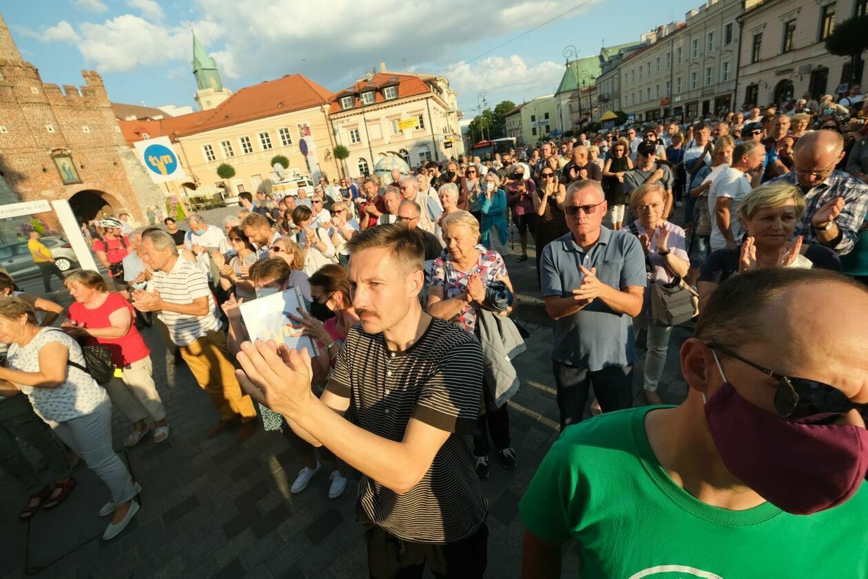  Demonstracja KOD w obronie wolnych mediów (zdjęcie 19) - Autor: Maciej Kaczanowski