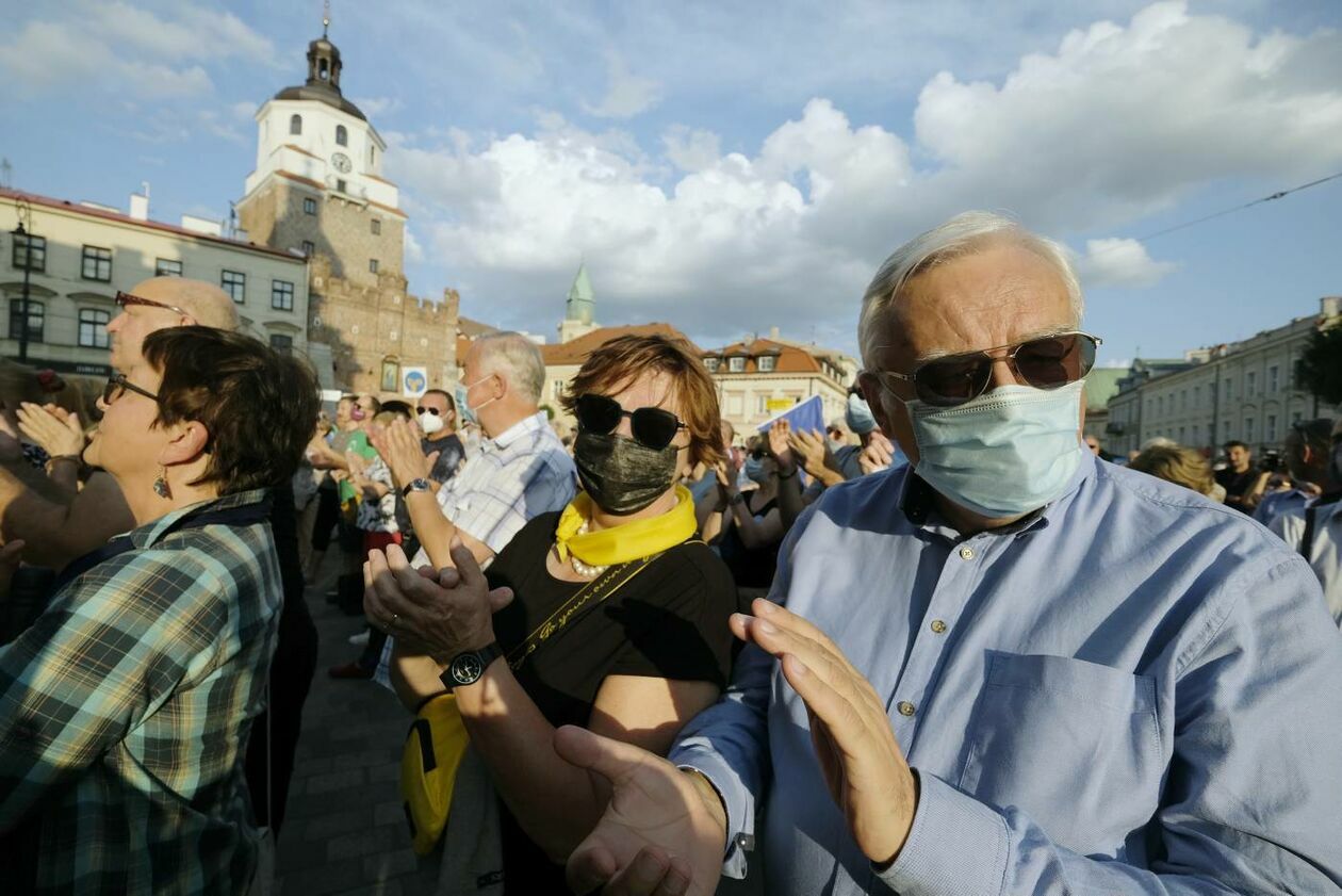  Demonstracja KOD w obronie wolnych mediów (zdjęcie 21) - Autor: Maciej Kaczanowski