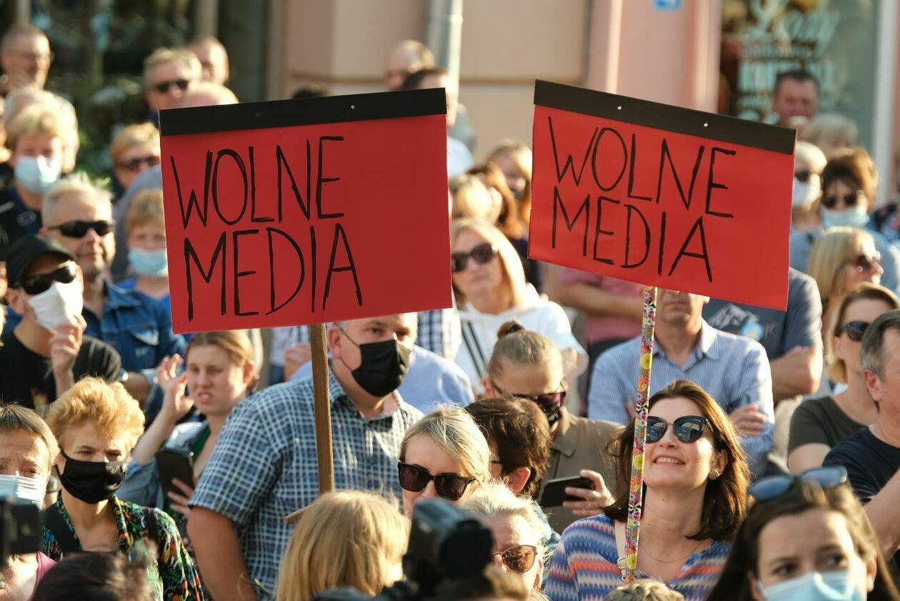  Demonstracja KOD w obronie wolnych mediów (zdjęcie 14) - Autor: Maciej Kaczanowski