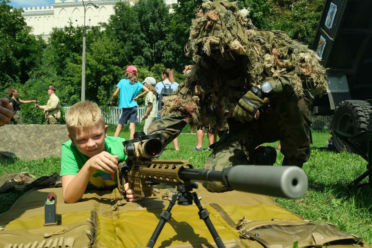  Święto Wojska Polskiego: piknik na Błoniach pod Zamkiem (zdjęcie 12) - Autor: Maciej Kaczanowski