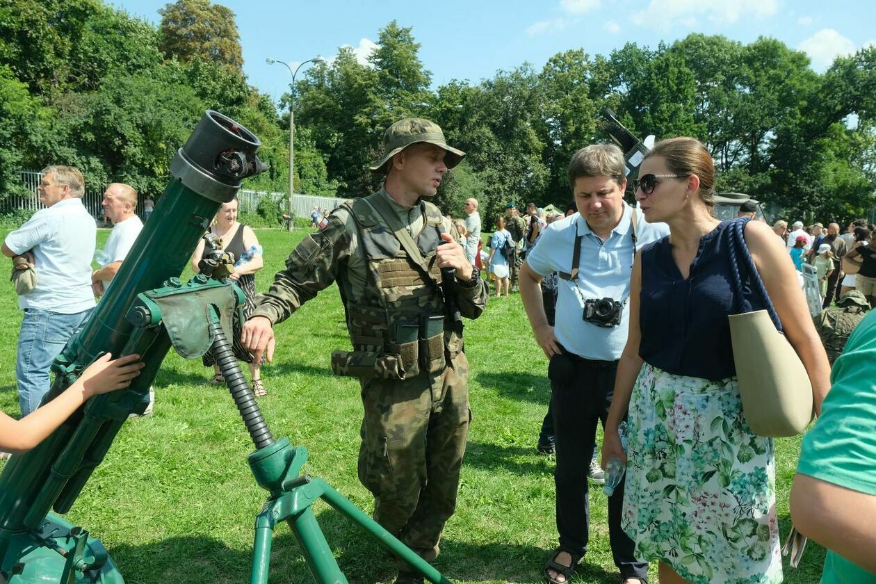  Święto Wojska Polskiego: piknik na Błoniach pod Zamkiem (zdjęcie 11) - Autor: Maciej Kaczanowski