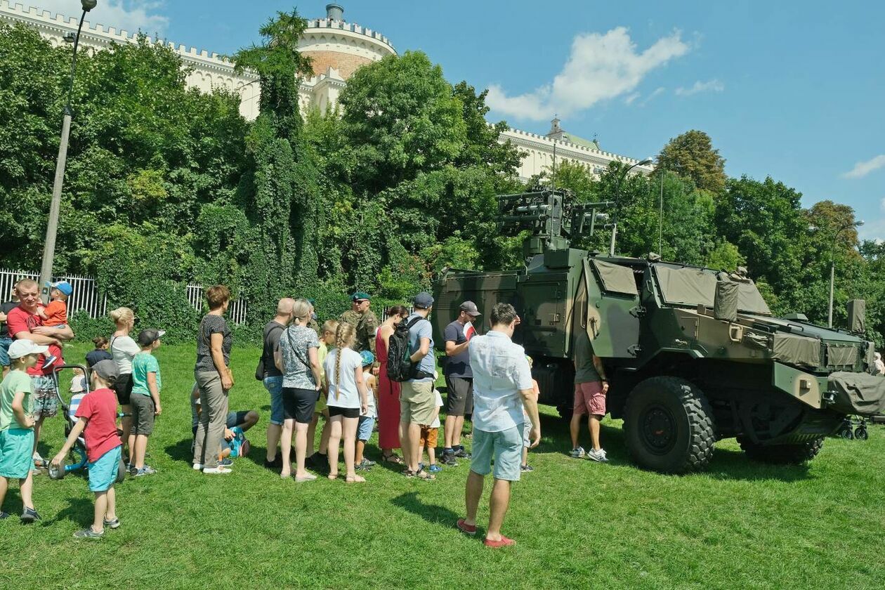  Święto Wojska Polskiego: piknik na Błoniach pod Zamkiem (zdjęcie 32) - Autor: Maciej Kaczanowski