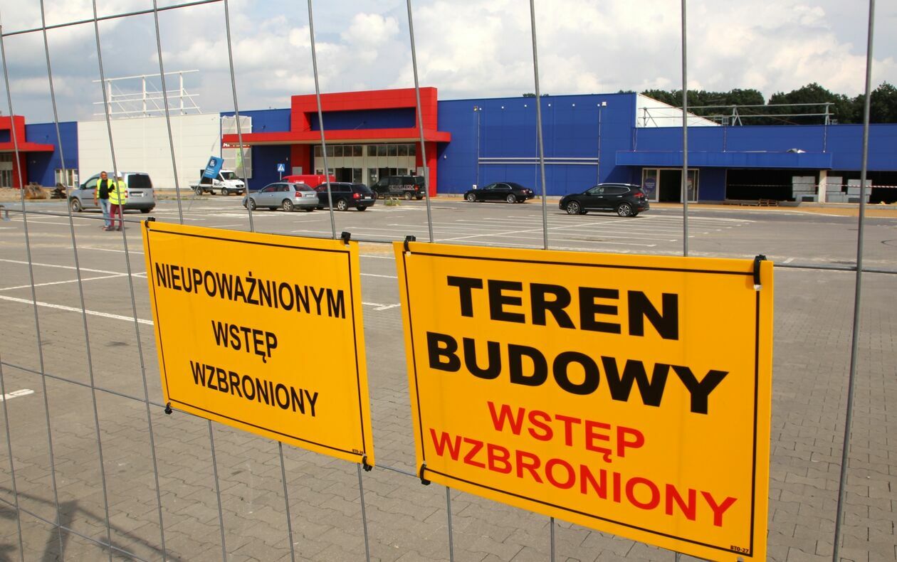  Tesco w Puławach zaczyna znikać. Powstanie nowa galeria handlowa (zdjęcie 1) - Autor: Radosław Szczęch