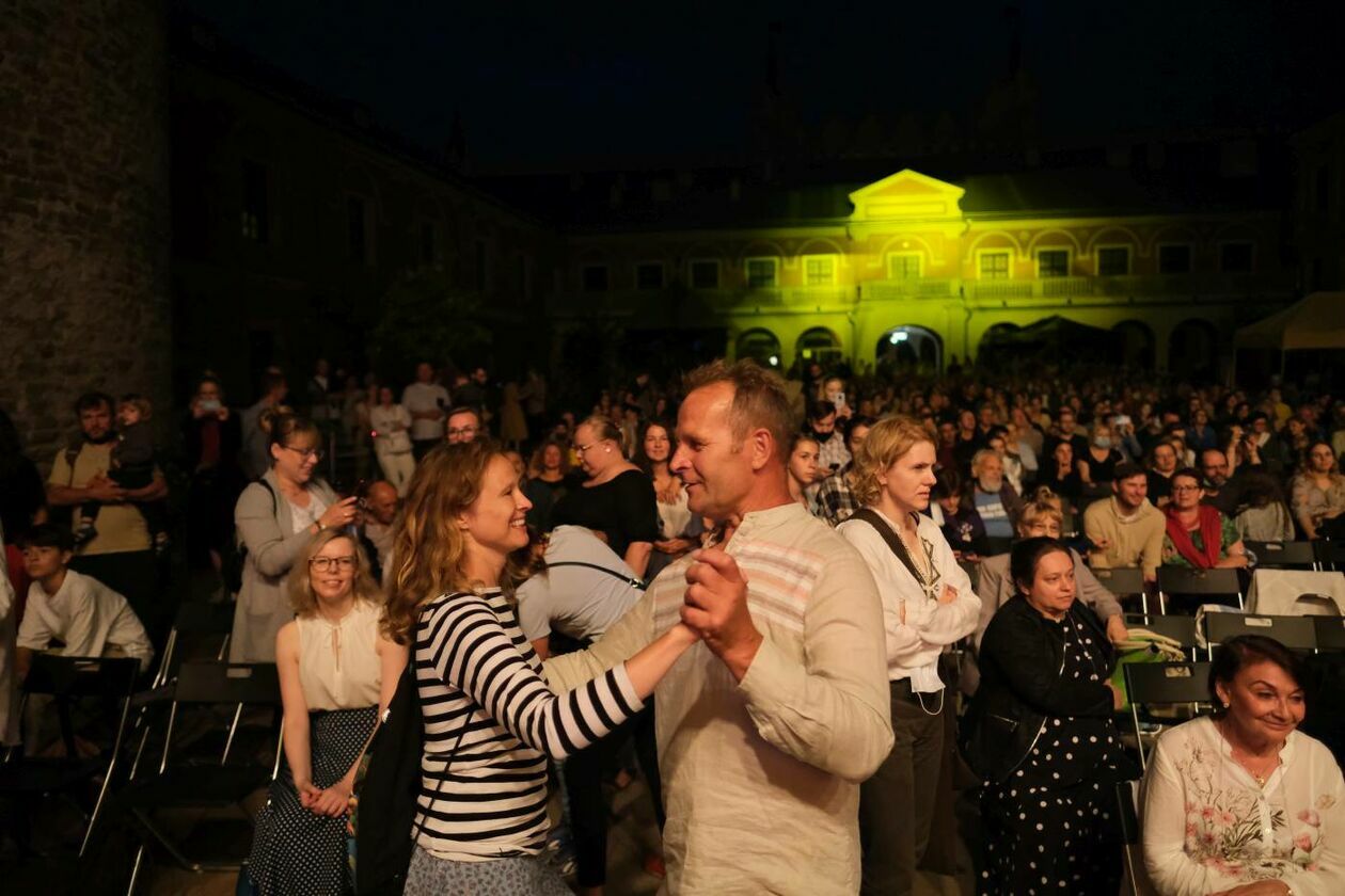  Występ Orkiestry Jarmarku Jagiellońskiego i koncert Re:tradycja (zdjęcie 36) - Autor: Maciej Kaczanowski