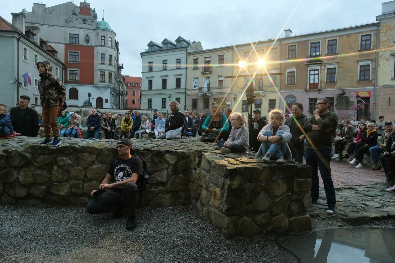  Festiwal Legend Lubelskich: spektakl pt Drzewo życzeń i Kozi Czart – multimedialna rzeźba  (zdjęcie 5) - Autor: Maciej Kaczanowski