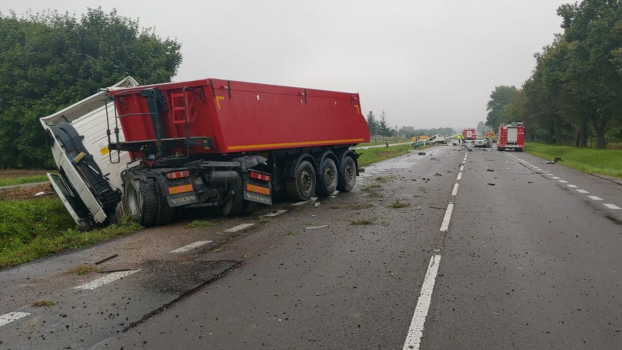  Brzezice. Śmiertelny wypadek na drodze krajowej nr 12  - Autor: Policja