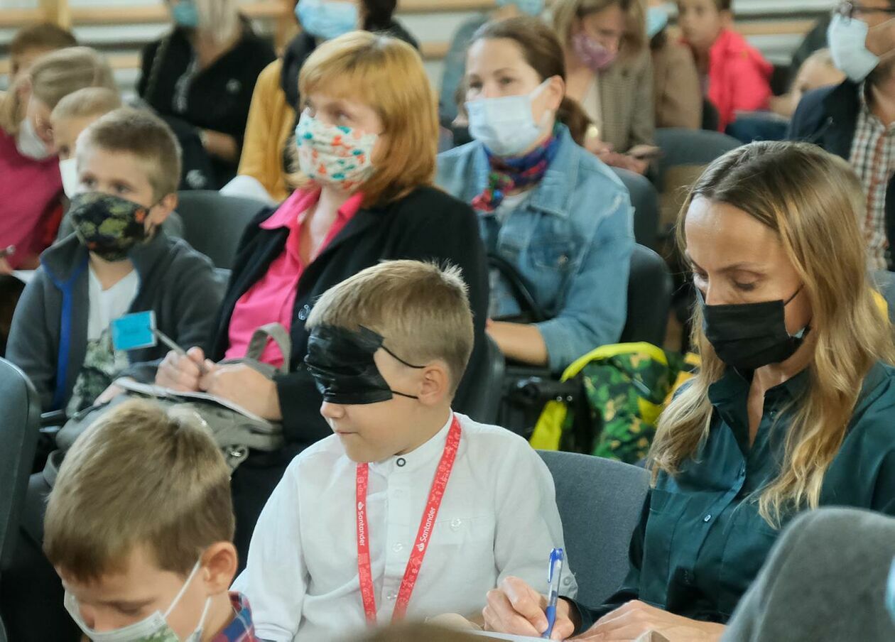  SP 18  w Lublinie: pierwszaki zwiedzają swoją nową szkołę (zdjęcie 13) - Autor: Maciej Kaczanowski