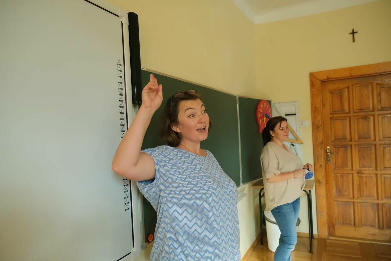  SP 18  w Lublinie: pierwszaki zwiedzają swoją nową szkołę (zdjęcie 33) - Autor: Maciej Kaczanowski