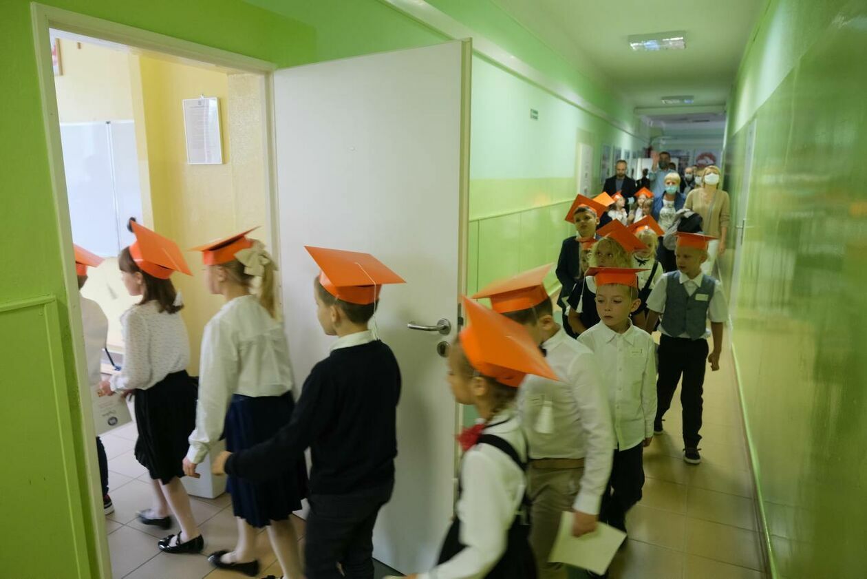  Rozpoczęcie roku szkolnego i ślubowanie pierwszaków w SP nr 16 (zdjęcie 65) - Autor: Maciej Kaczanowski